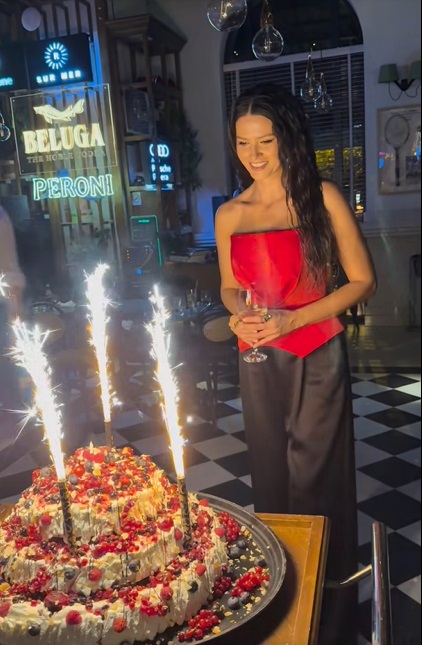 Imagini de la petrecerea de ziua Iuliei Pârlea de la Pro TV. Andreea Esca s-a distrat alături de colegi și a dansat cu Cosmin Stan: „Ne-a plăcut la ziua ta”