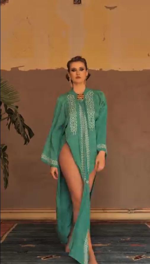 Cum arată terasa pe care și-a amenajat-o Iulia Albu. Imagini din casa istorică în care locuiește cu fiica ei