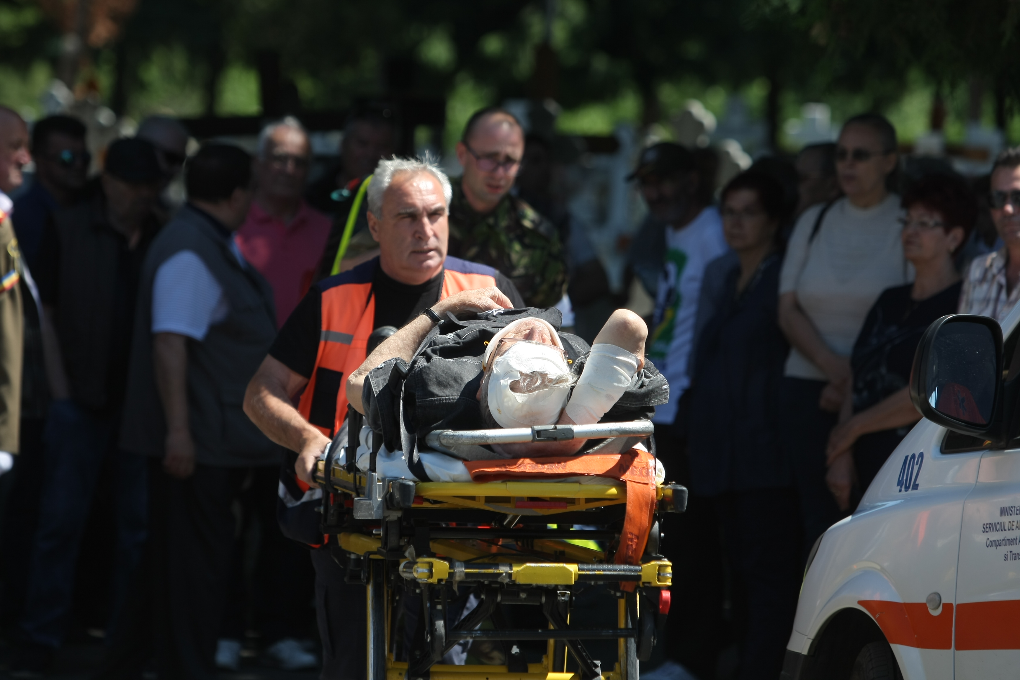 GALERIE FOTO&VIDEO/ Cristian Țopescu, înmormântat cu onoruri militare, la Cimitirul Ghencea Militar din București