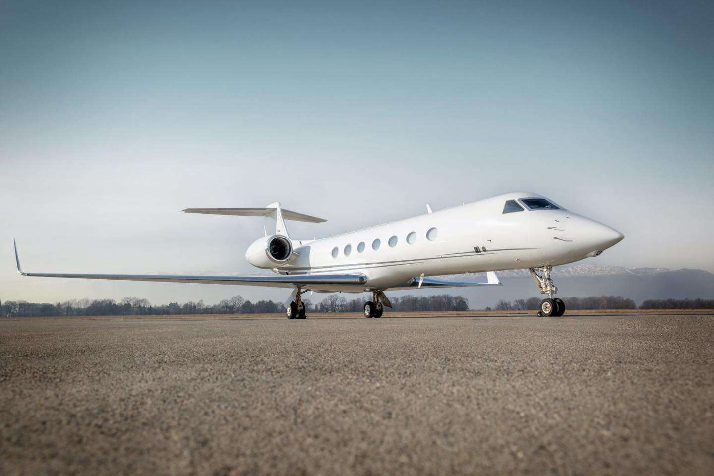 Iohannis a decolat din Sibiu către Coreea de Sud cu un avion de lux. Miniștrii din delegație au călătorit separat