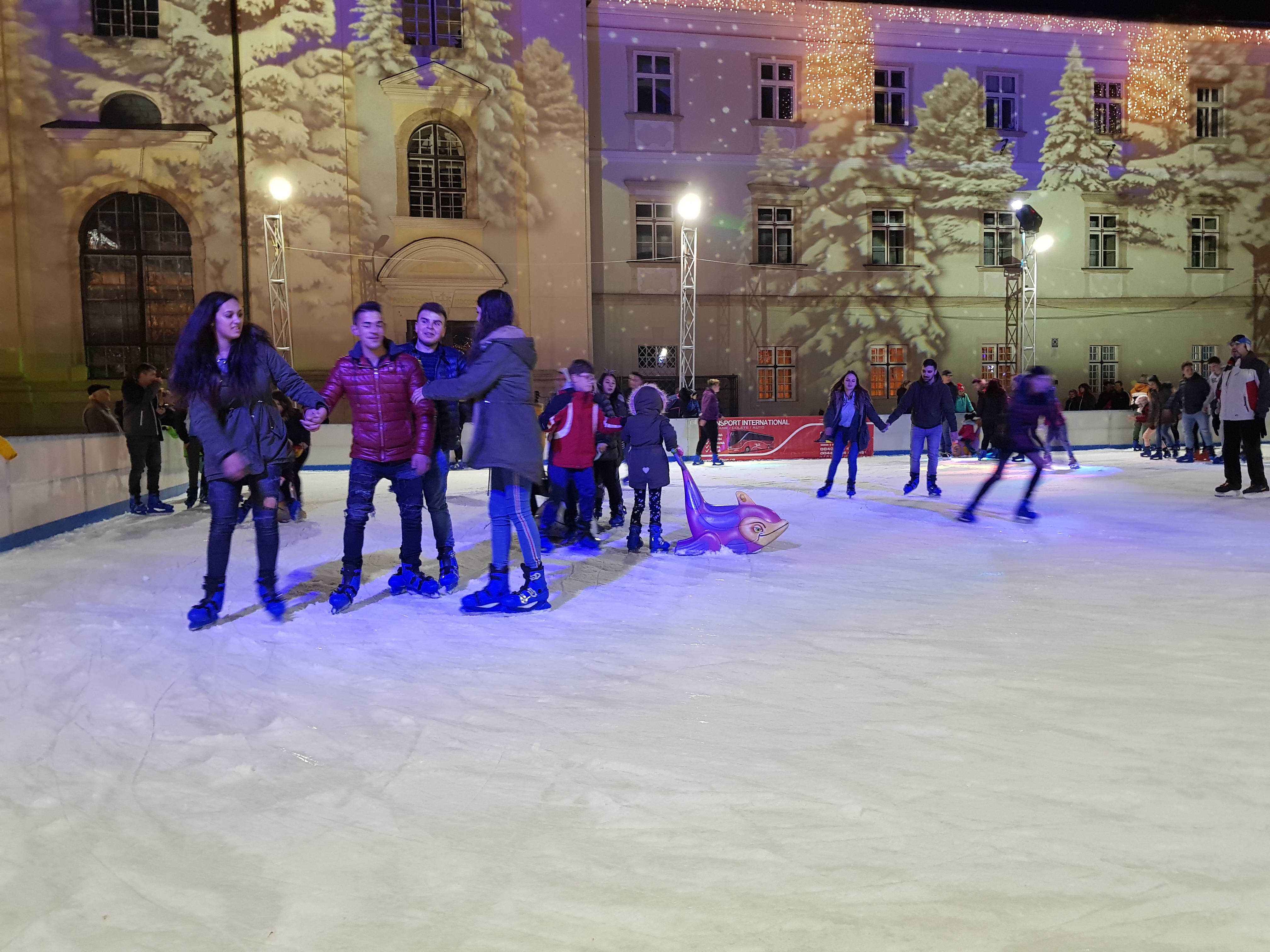 VIDEO&FOTO/ Mii de vizitatori la Târgul de Crăciun din Sibiu, la sfârșitul săptămânii trecute. O bucată din Viena, la prețuri de România