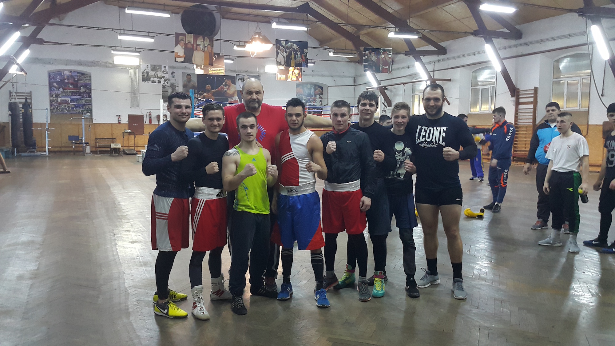 Mihai Nistor este idol pentru noua generație din box! S-a pregătit cu tinerii pugiliști la Brăila | FOTO