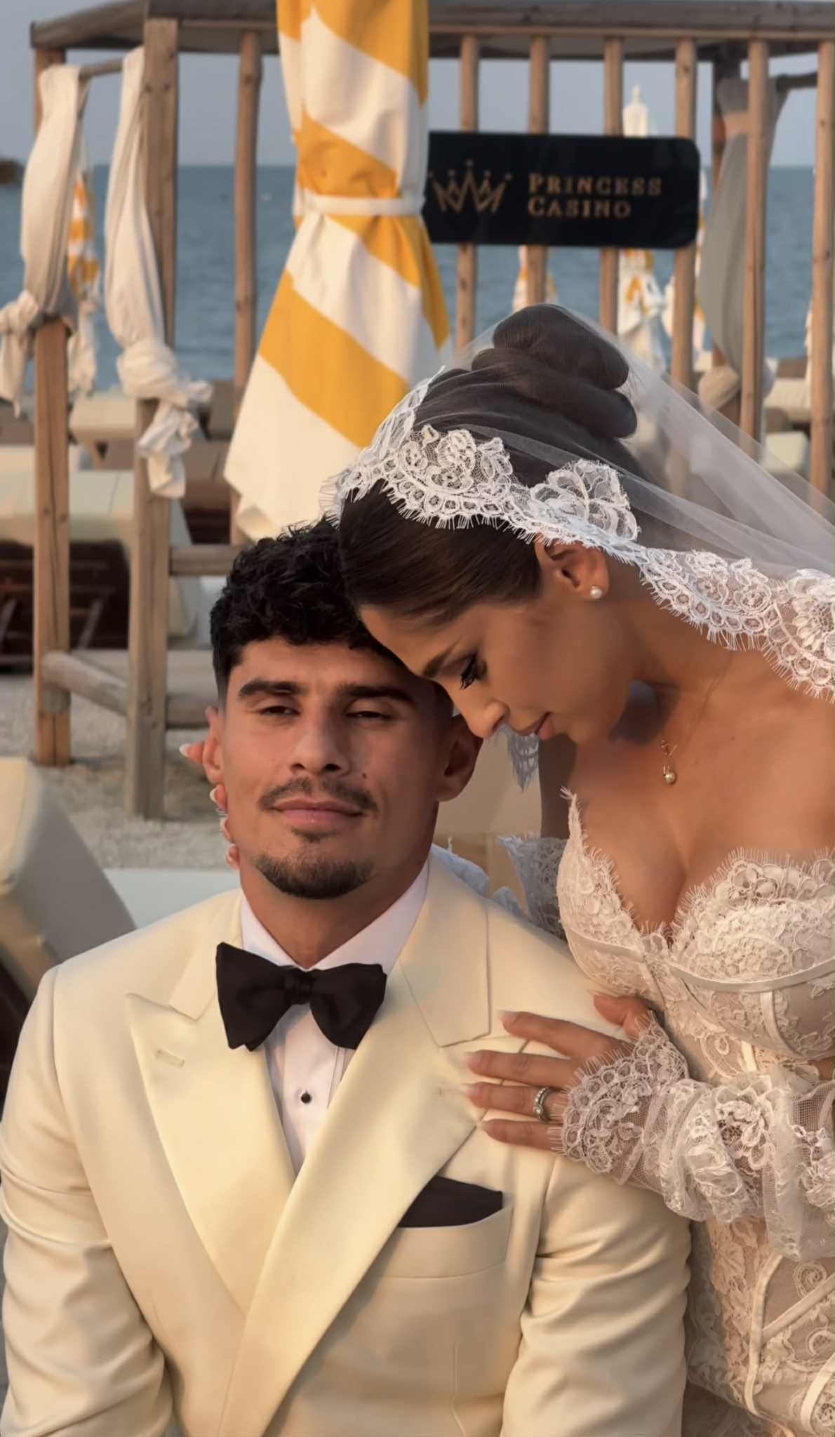 Imagini de la nunta lui Florinel Coman. Mirel Rădoi a fost naș, iar Gigi Becali s-a aflat printre invitați: „Mi-a adus 6 milioane de euro”