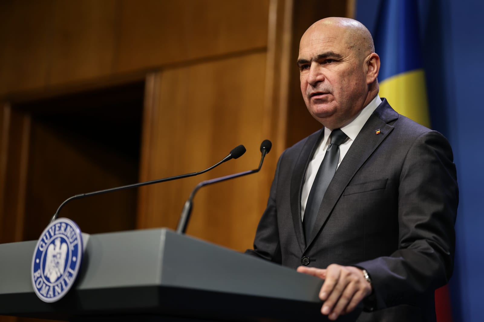 Ilie Bolojan taie numărul angajaților din primării și Consilii Județene. Și polițiștii locali vor fi afectați. Ce decizii a mai luat