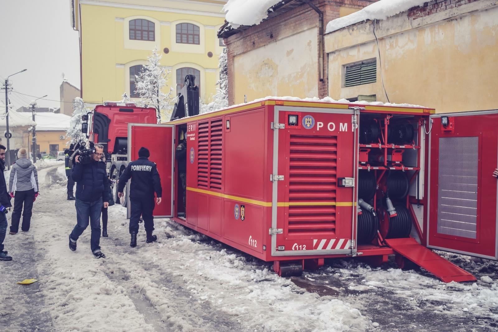 UPDATE | Zeci de localități au rămas fără curent electric din cauza vremii severe. MAI a anunțat că 78.480 de locuințe sunt în această situație