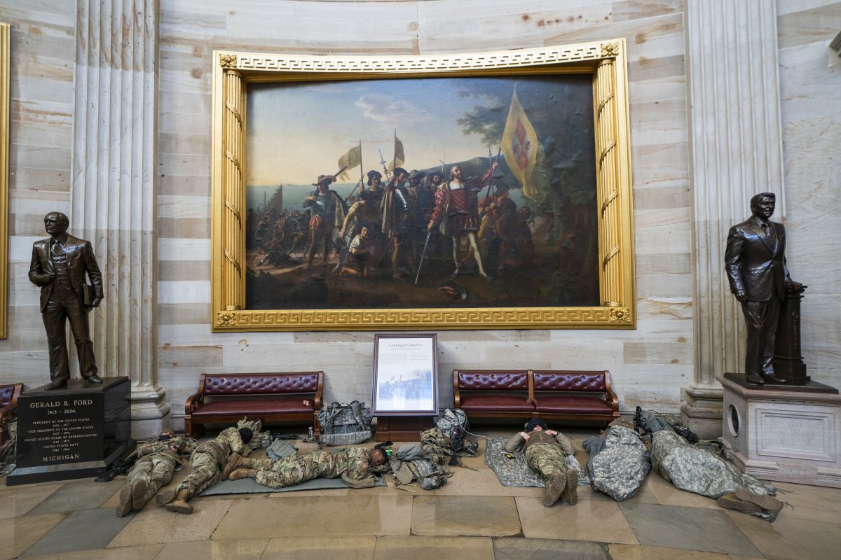 Imagini fără precedent în Congresul SUA: Garda Națională a asigurat securitatea în ziua punerii sub acuzare a lui Trump. Peste 10.000 de militari sunt așteptați la Washington