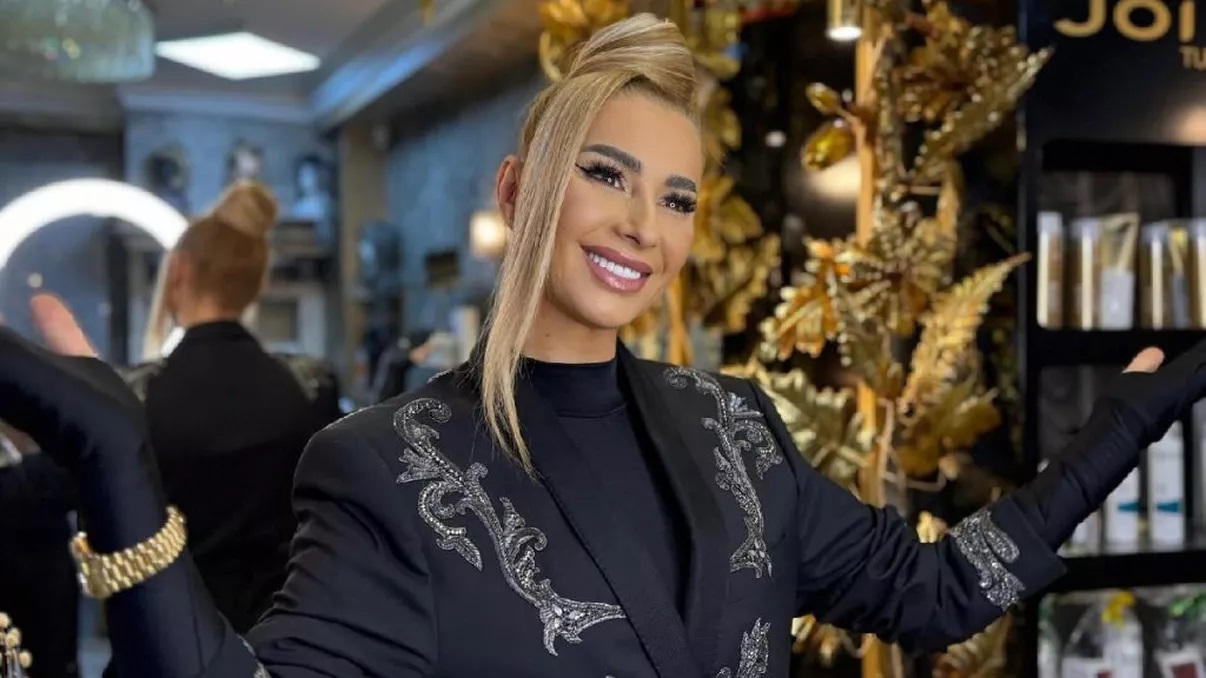 Ce face Ronald Gavril zilnic la prânz: Anamaria Prodan l-a dat de gol. Programul lui înainte de lupta pentru titlul mondial. Exclusiv