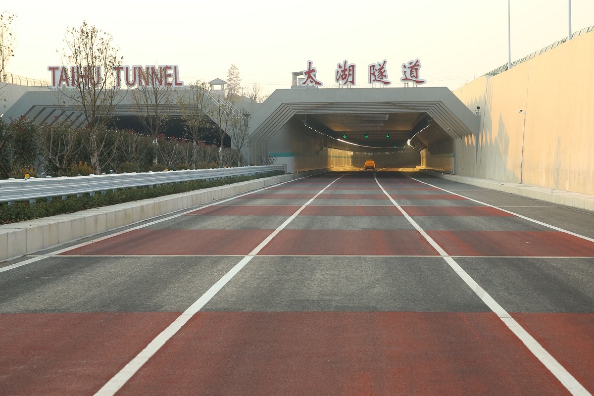 China a inaugurat a doua cea mai lungă autostradă subacvatică din lume. Ce lungime are și în cât timp a fost construită