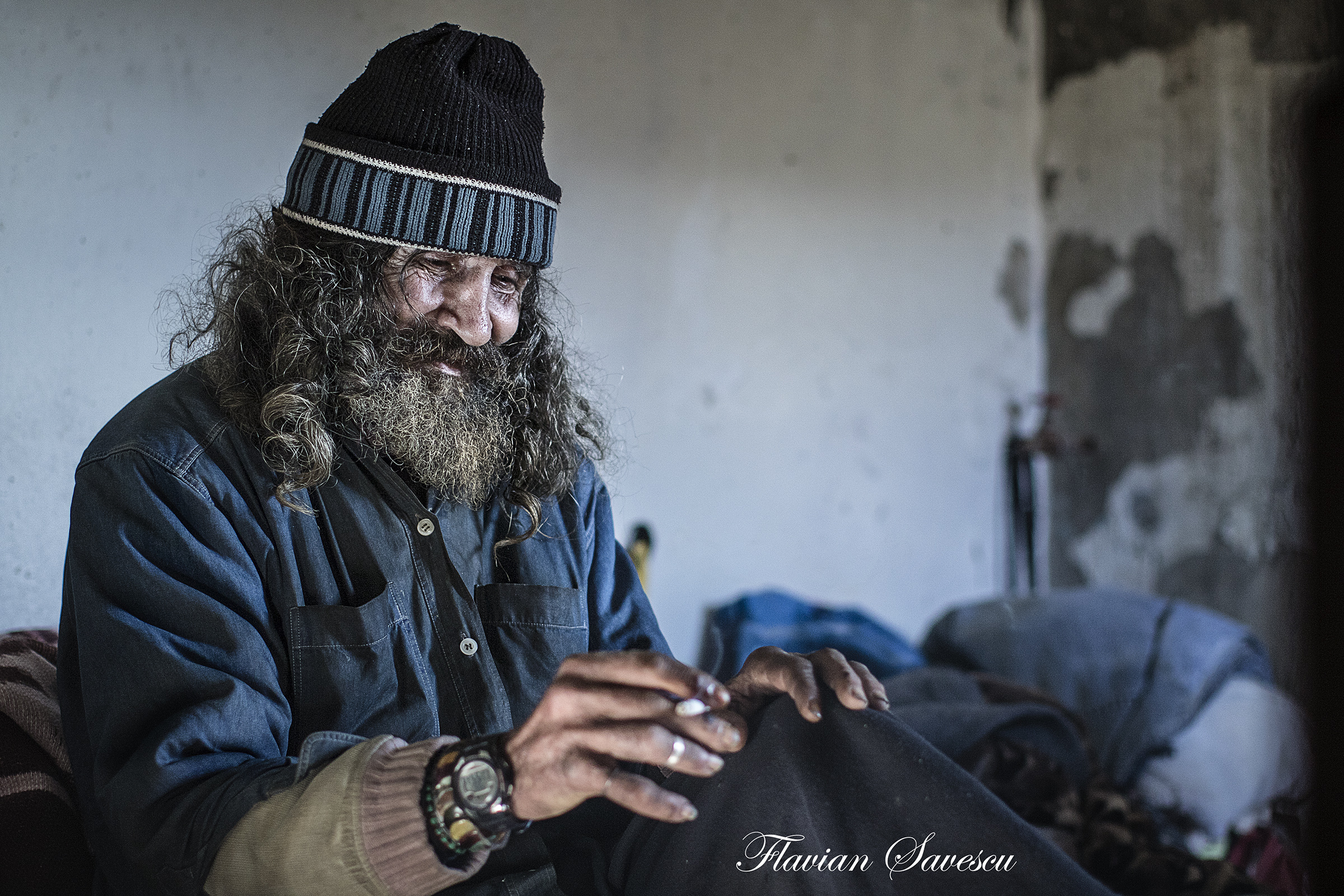 REPORTAJ/Povestea lui Juju, filosoful homeless din Anina: "Eu sunt fericit. Ştii cum a murit Tolstoi? Sărac. Şi în frig“|FOTO