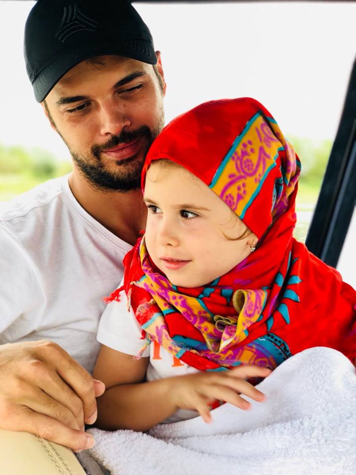 Oana Roman, vacanță în Deltă cu familia. "Am venit ca să-i arătăm Isei frumusețile României" | FOTO