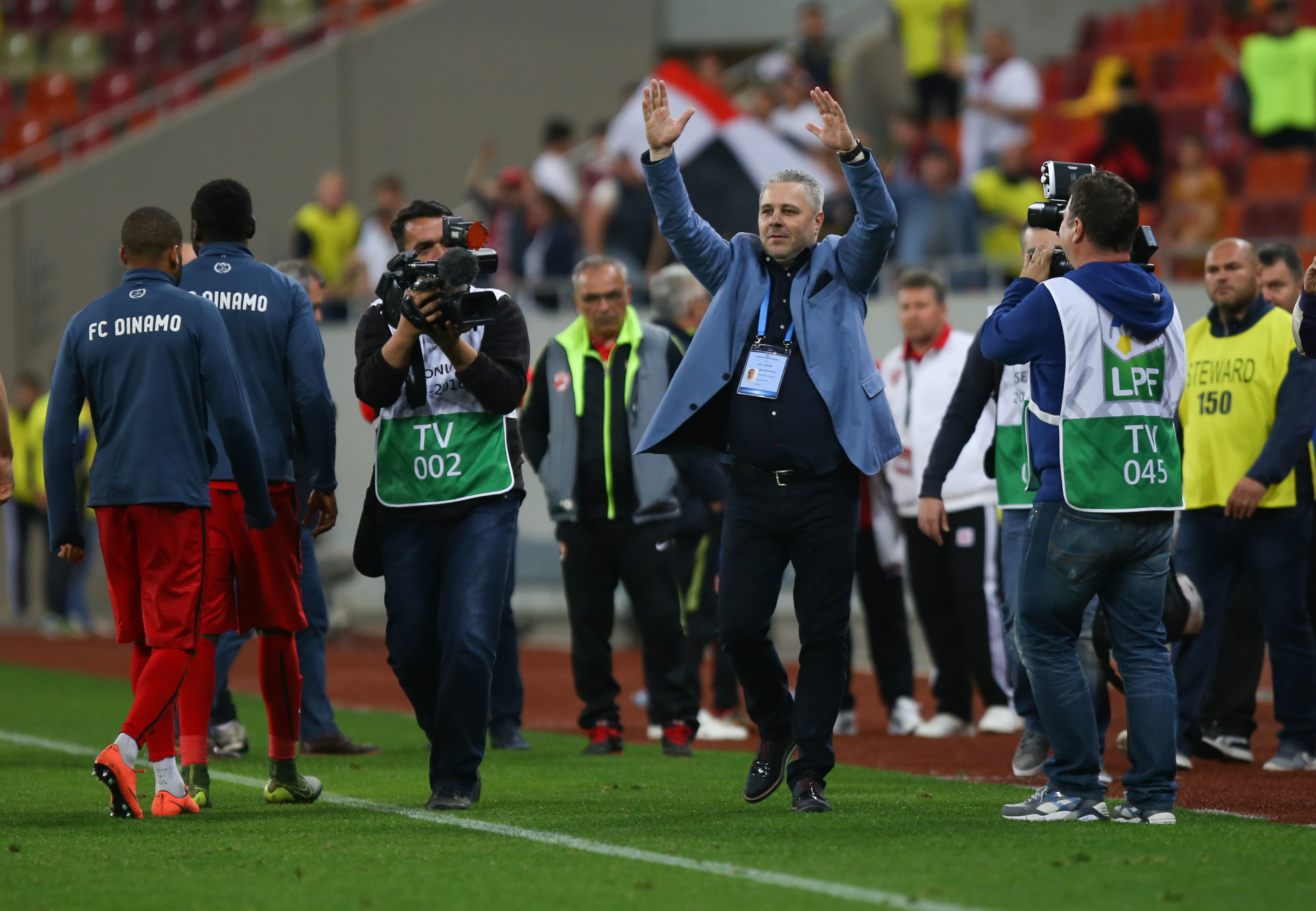 Fanii dinamoviști vor Astra campioană: ”Să nu mai facem greșeala din 2007, când am ajutat Steaua și apoi ne-au făcut miau, miau” | VIDEO