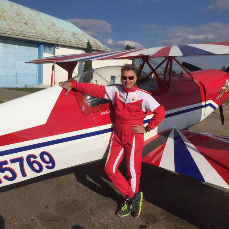 FOTO/ Cine sunt cei doi piloți implicați în accidentul aviatic de la Suceava. Aveau mii de ore de zbor la manșă
