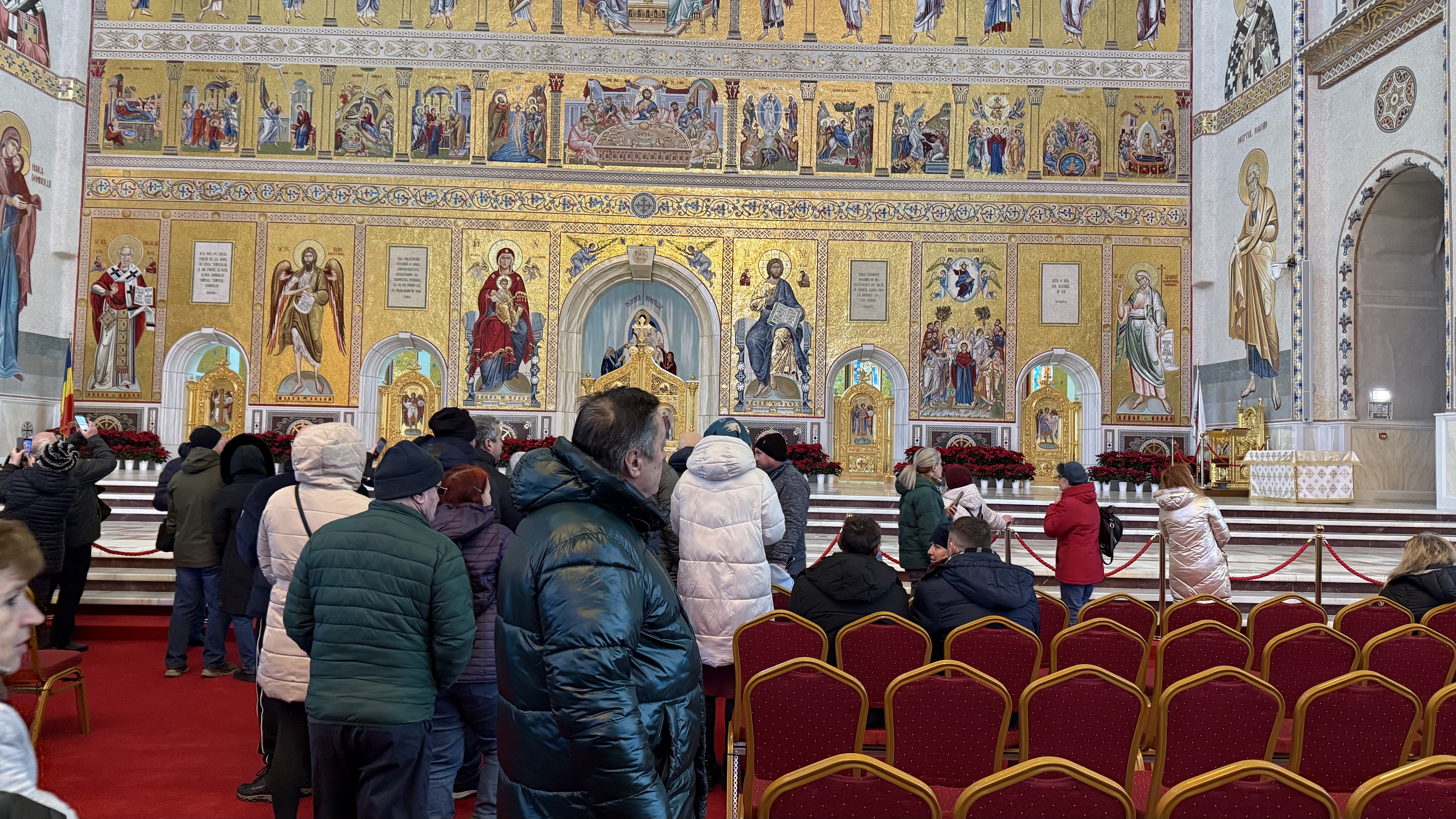 A doua zi de Crăciun la Catedrala Națională. Mii de credincioși au venit din țară și din străinătate să viziteze cea mai mare biserică ortodoxă din lume