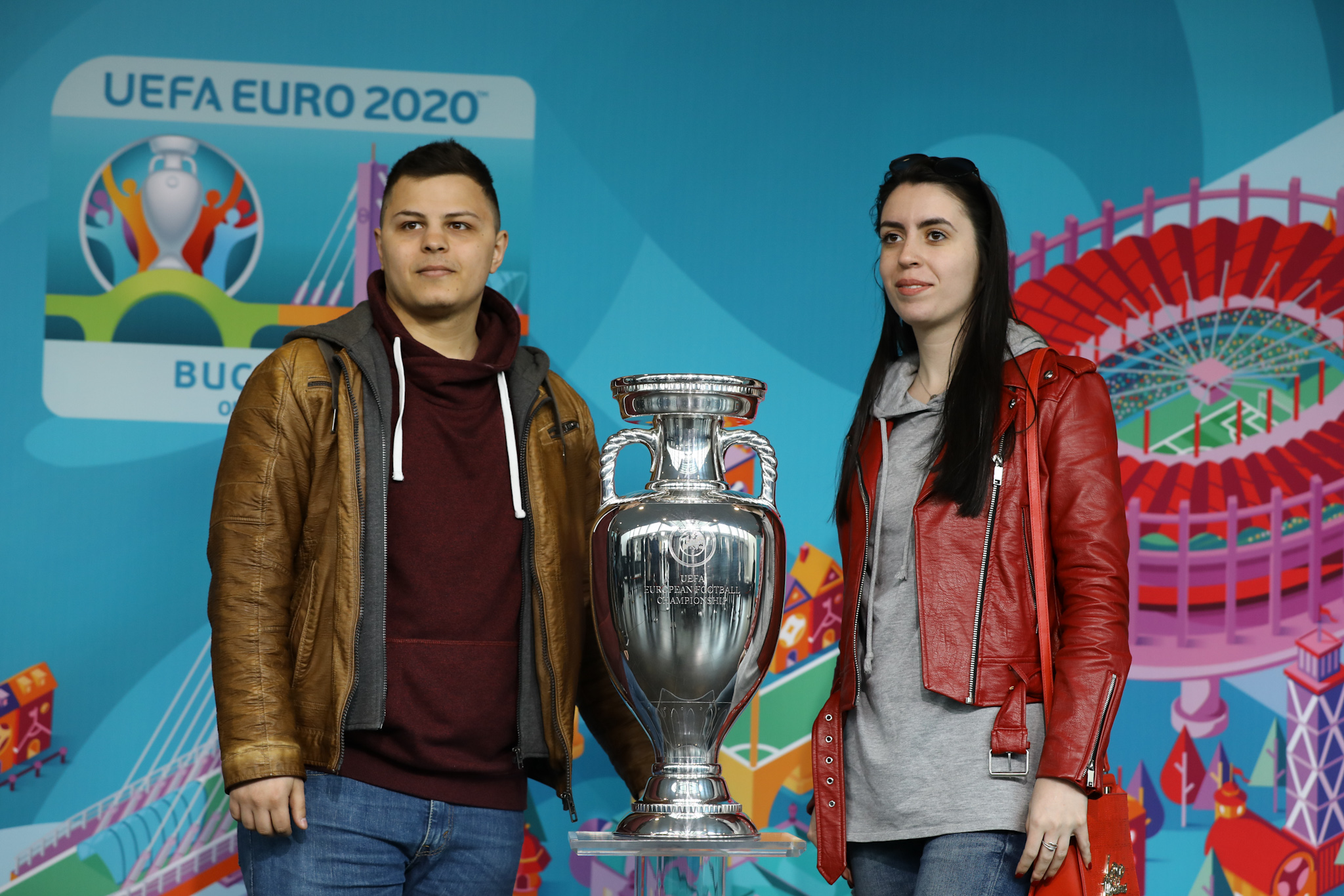 Trofeul CE 2020, la București. Cupa ”Henri Delaunay” a fost la Arena Națională. Sâmbătă, la Mega Mall | GALERIE FOTO&VIDEO