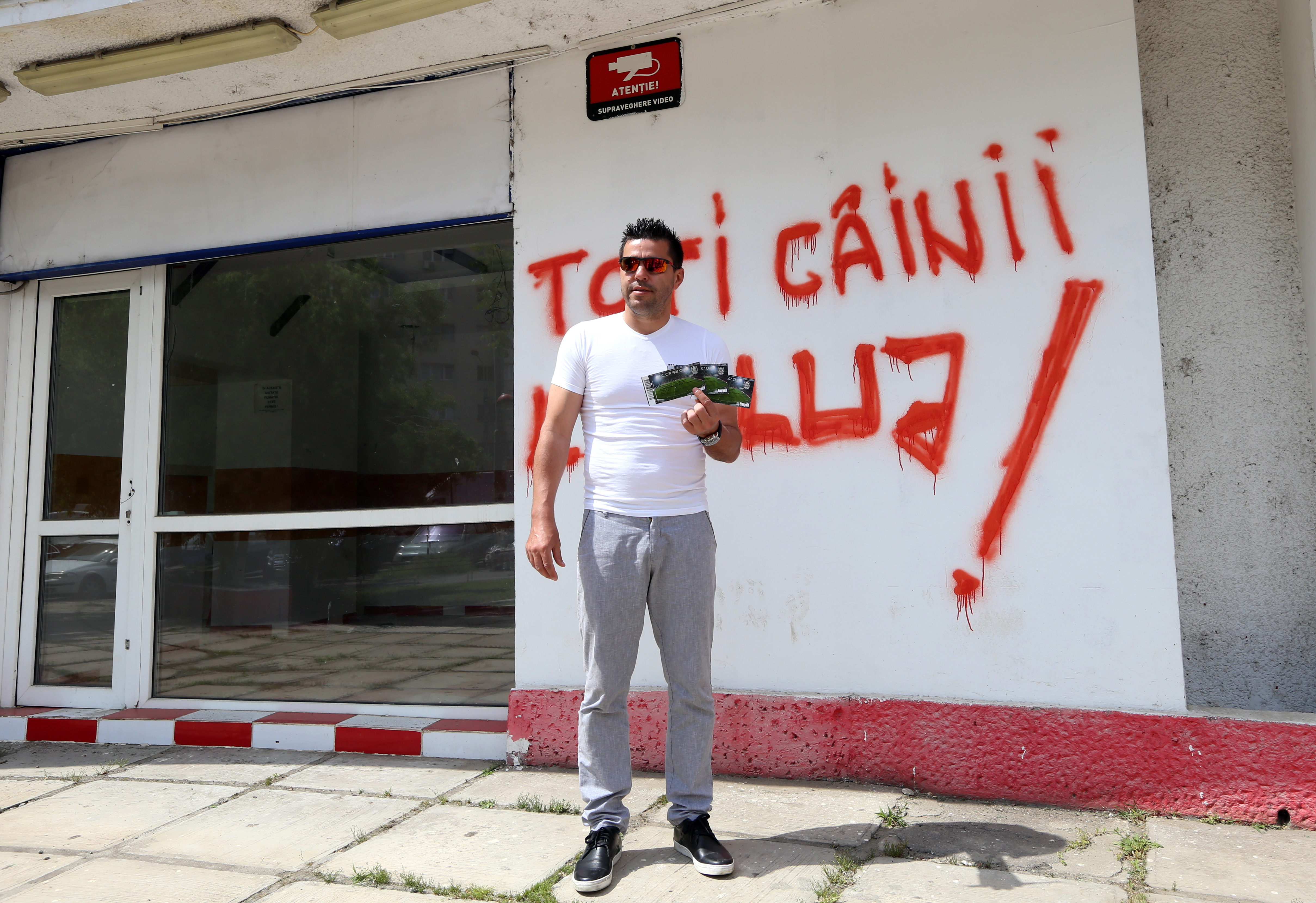 Cosmin Contra a vândut bilete pentru meciul de la Cluj / GALERIE FOTO