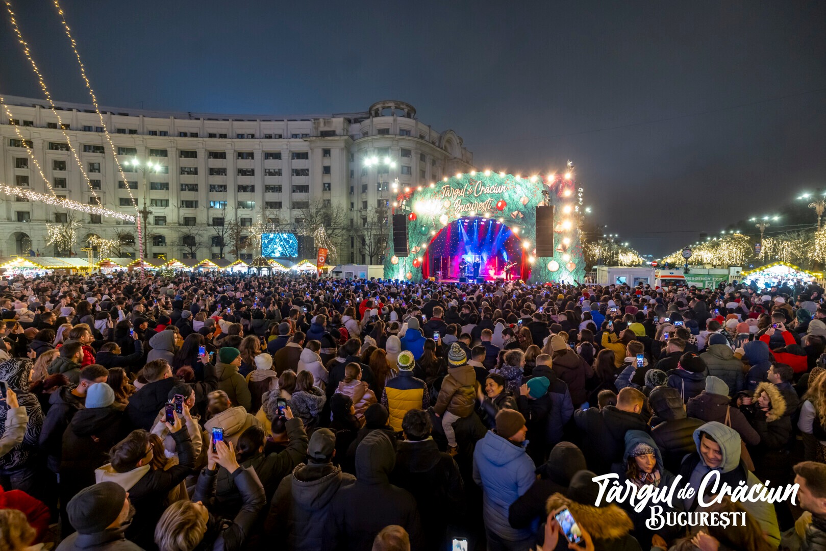 Târgul de Crăciun București 2025, Piața Constituției. Peste 120 de căsuțe, o roată panoramică și multe surprize + alte două târguri speciale la Universitate și Operă