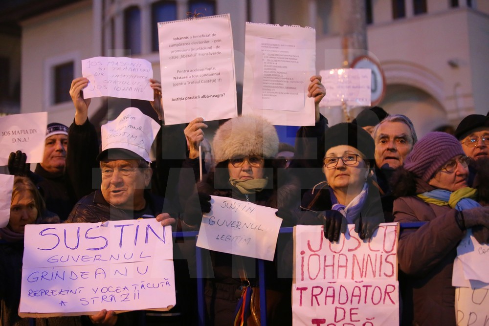 UPDATE. Contramanifestație în București. PSD se dezice de protestele de la Cotroceni / FOTO&VIDEO