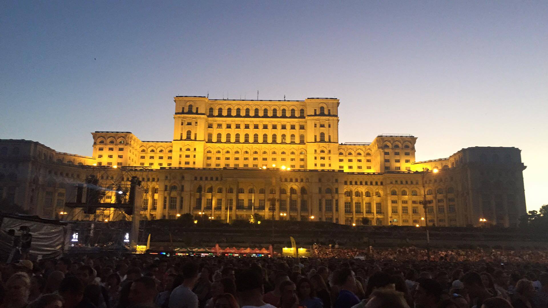 UPDATE | Rihanna a cântat la București, dar la final fanii au fost dezamăgiți. Cum s-a terminat concertul | FOTO