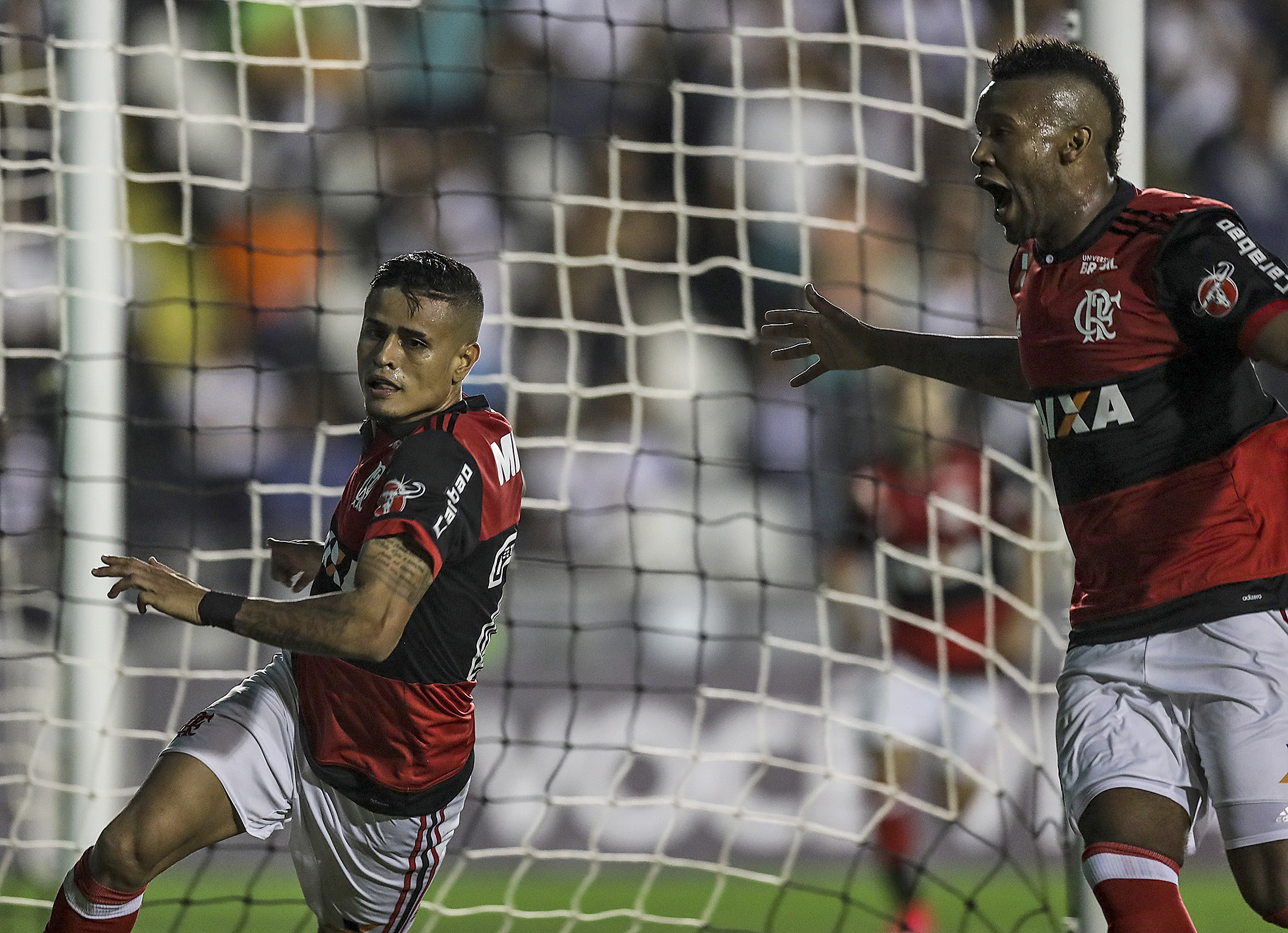 Scene de război la Rio de Janeiro. Un fan a fost împușcat mortal la derby-ul Vasco da Gama - Flamengo / GALERIE FOTO&VIDEO