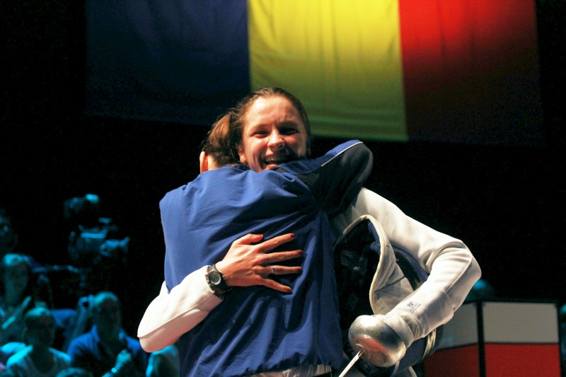 Simona Pop și Tibi Dolniceanu sunt campionii României la spadă, respectiv la sabie / FOTO