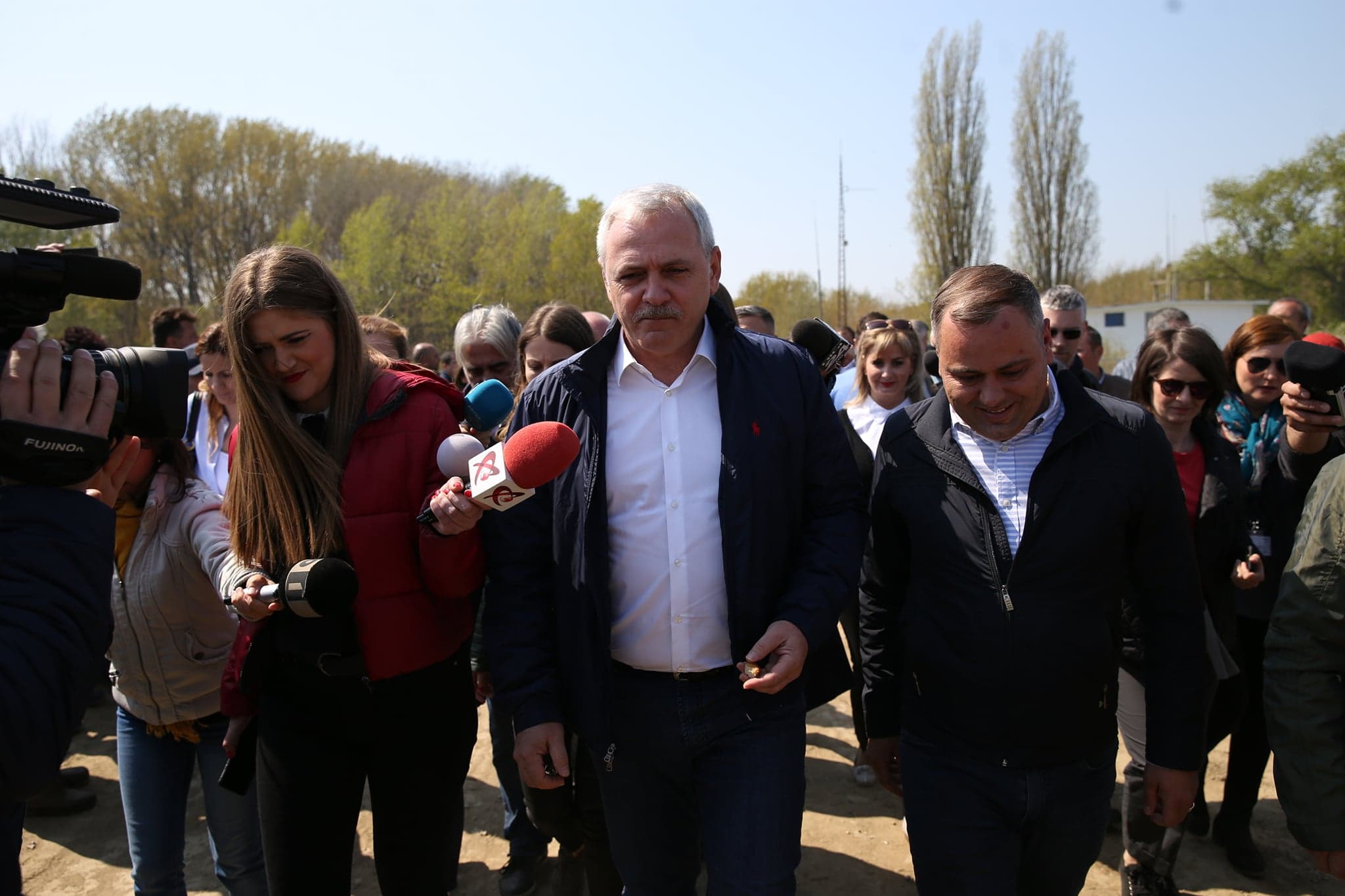 FOTO | Liviu Dragnea şi-a reluat campania. Promite TVA de 5% pentru produsele bio autohtone şi aprozare pentru producătorii români