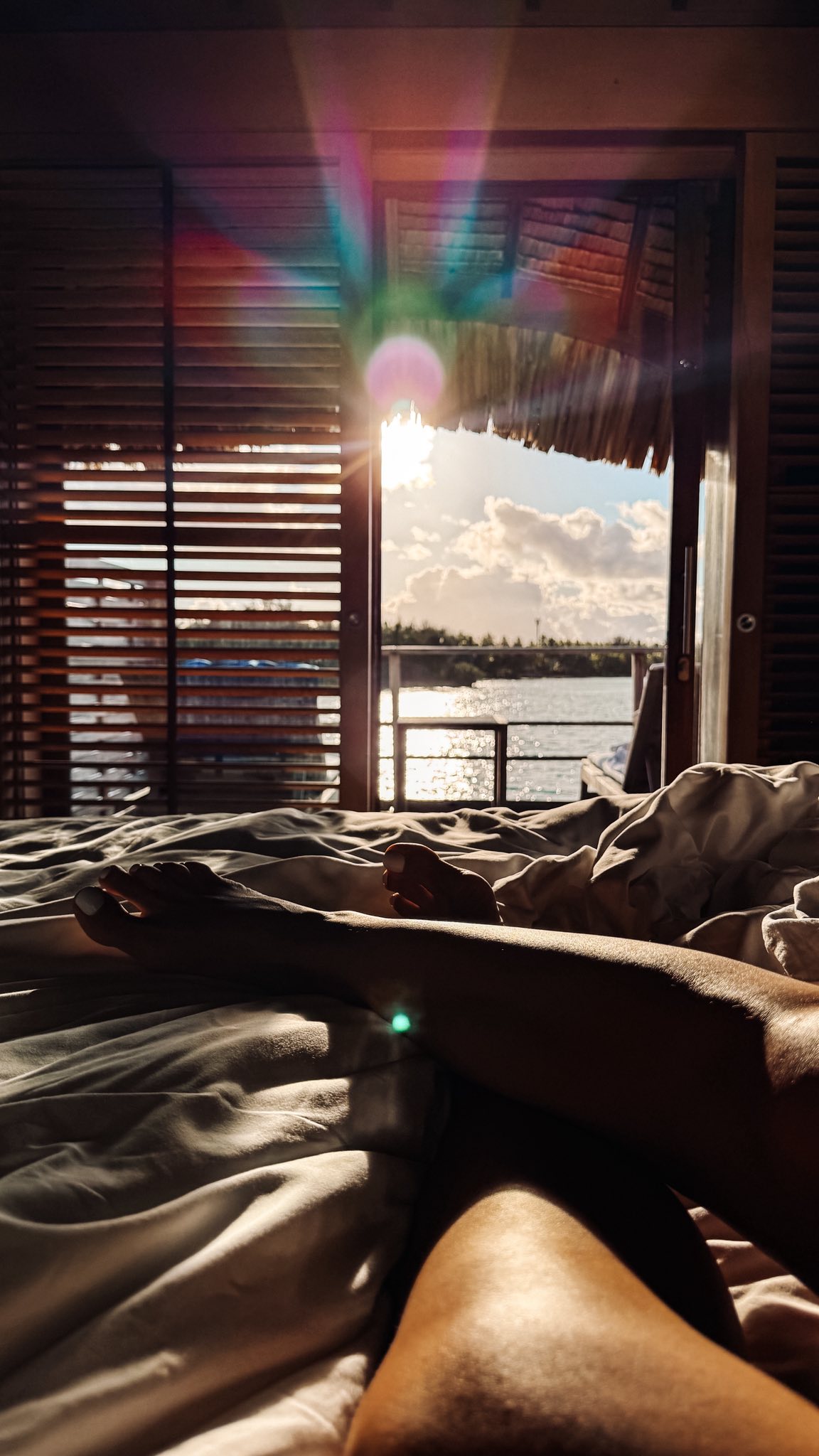 Imagini din vacanța Corinei Caragea în Bora Bora. Prezentatoarea de la Pro TV a apărut în costum de baie