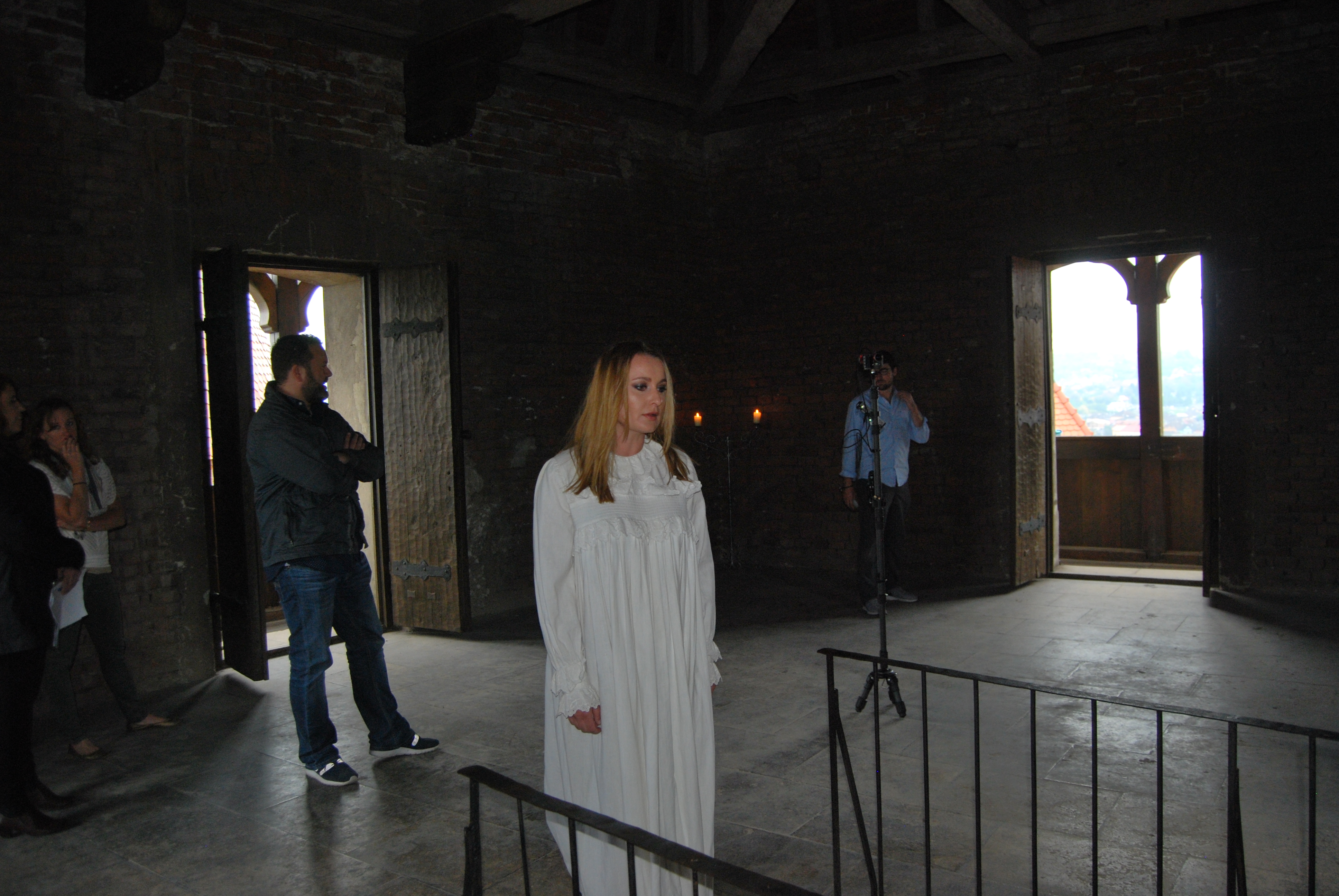 Discovery a realizat la Castelul Corvinilor o producție de groază, cu stafii și alte apariții misterioase! IMAGINI DIN TIMPUL FILMĂRILOR