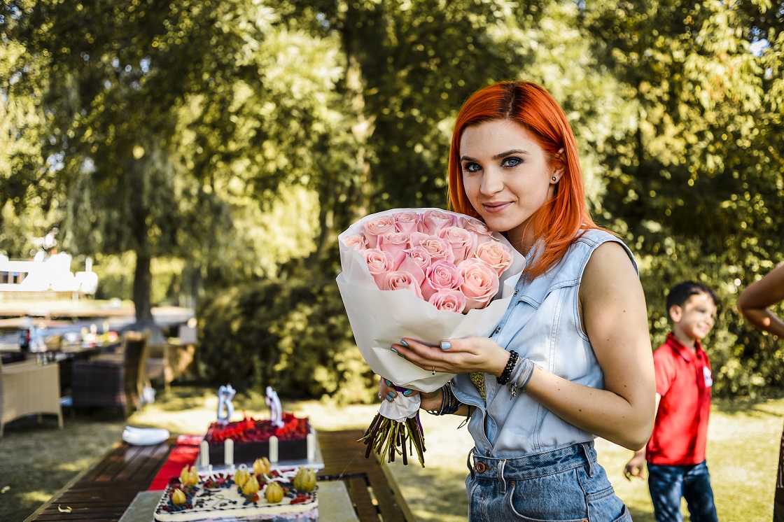 Cristina Ciobănașu și Victor Popescu, sărbătoriți pe platourile de filmare de la "Fructul oprit" | FOTO