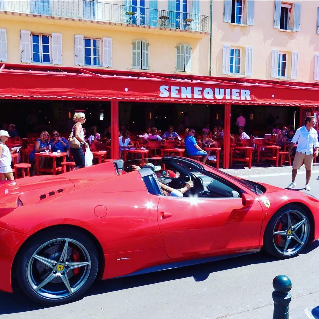Cât costă să mănânci la restaurantul din Saint-Tropez preferat de Brigitte Bardot, De Funes, Armani sau Pablo Picasso. Între „jecmăneală” și „cea mai frumoasă terasă din lume”