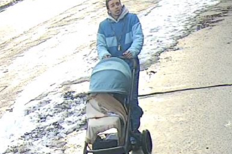 Elvetemült babakocsitolvajt keres a rendőrség, fotó is készült a tettesről