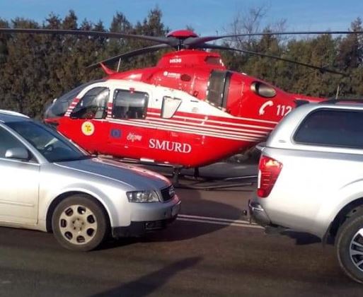 Carambol pe un drum din Ovidiu, soldat cu doi răniți. Unul dintre ei a fost preluat de un elicopter SMURD