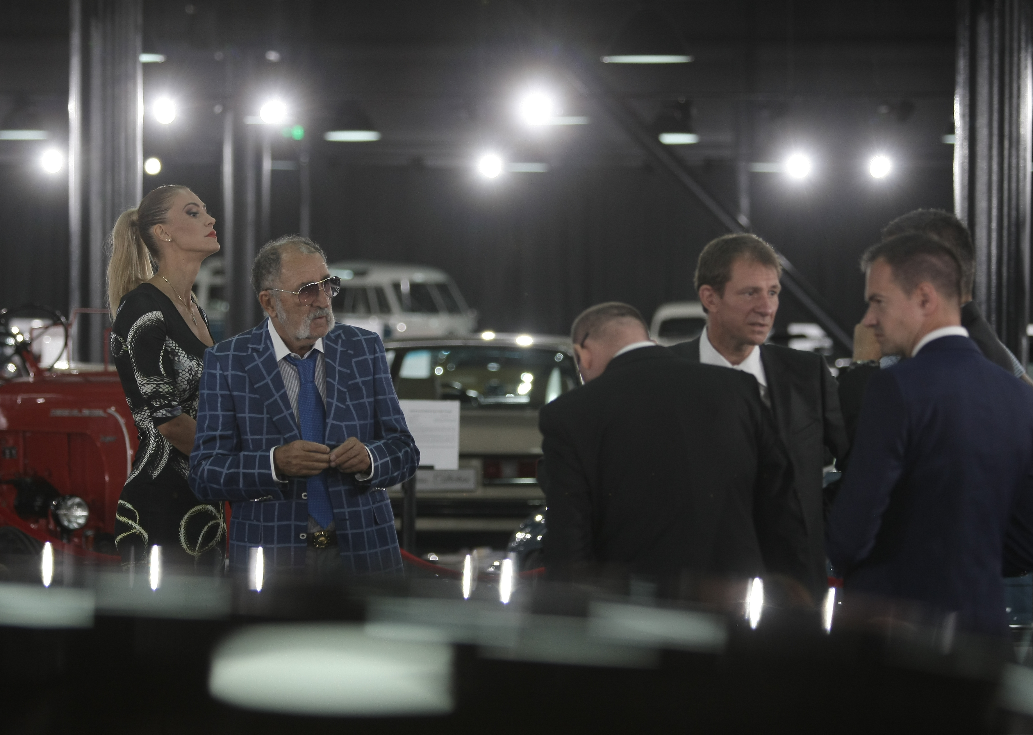 Țiriac și-a prezentat săgeata argintie! Una din cele mai rapide mașini din lume, Porsche 918 Spyder, a intrat joi în colecția omului de afaceri