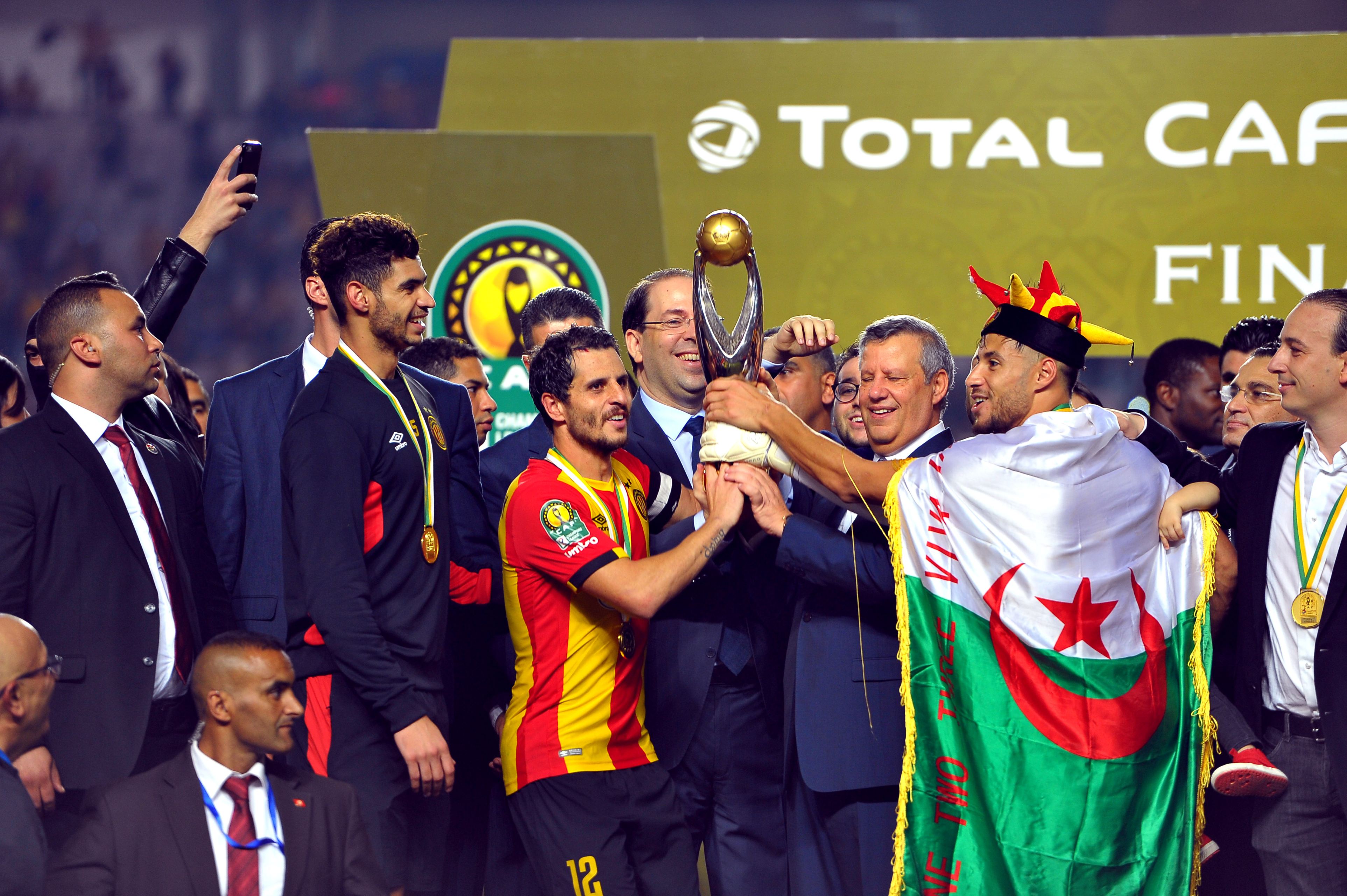 A intrat cu mașina în oamenii care sărbătoreau victoria unei echipe de fotbal din Tunisia. Imagini șocante, transmise live pe Facebook / VIDEO