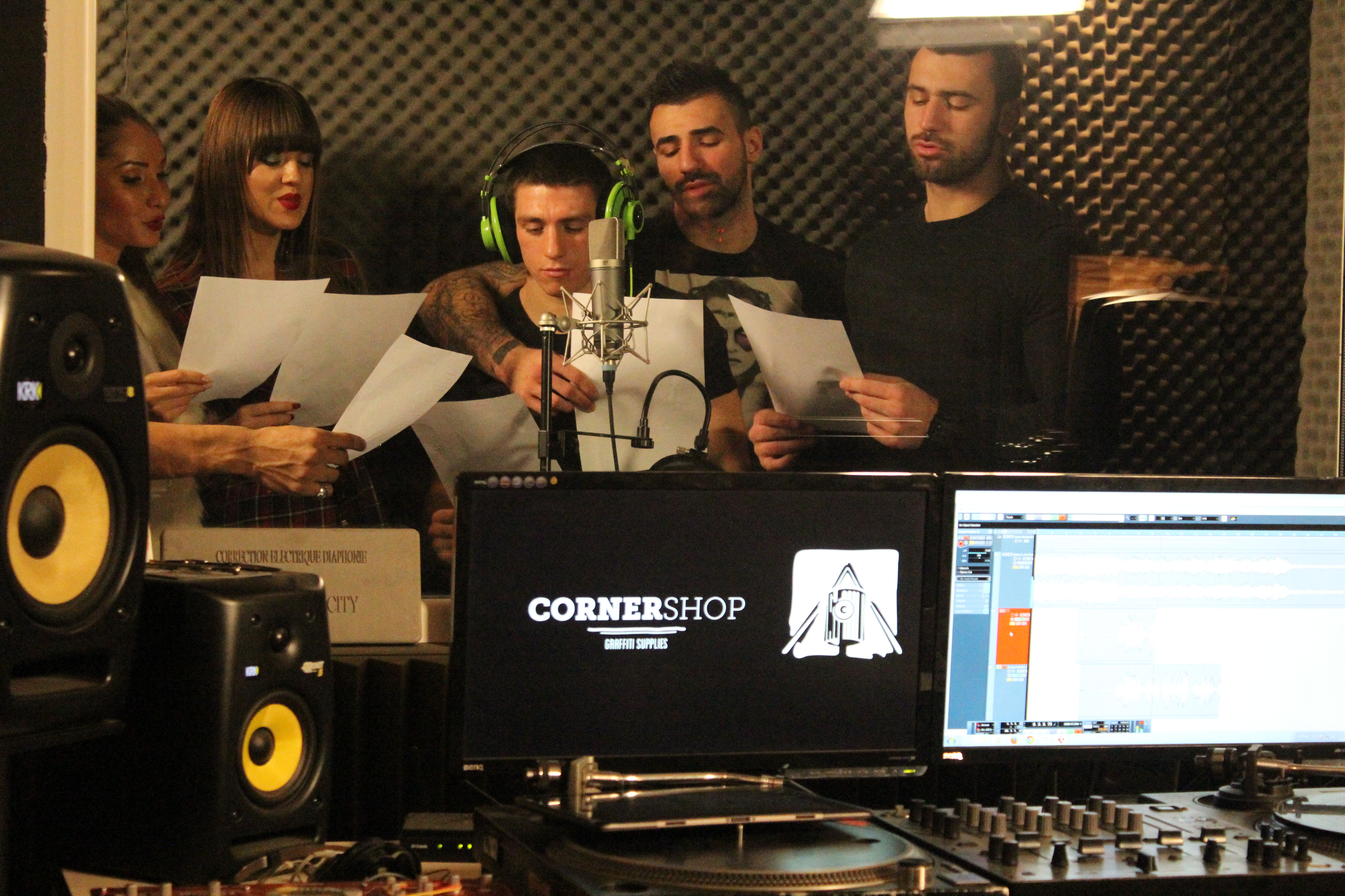 EXCLUSIV / Primiți cu colindul? Luptătorii Superkombat au intrat în studio! GALERIE FOTO&VIDEO