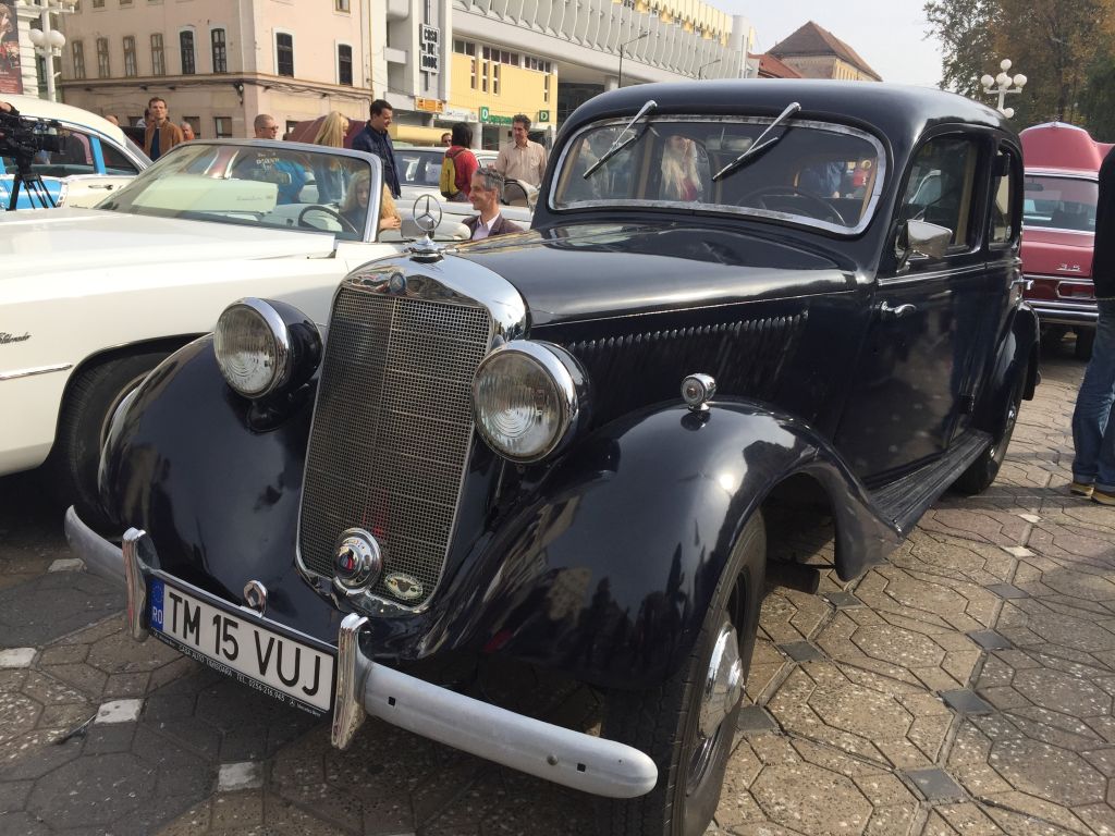 Mașina folosită de Robert Redford în filmul Havana, la Timișoara. E o replică, dar bijuteria a făcut furori printre iubitorii de mașini de epocă