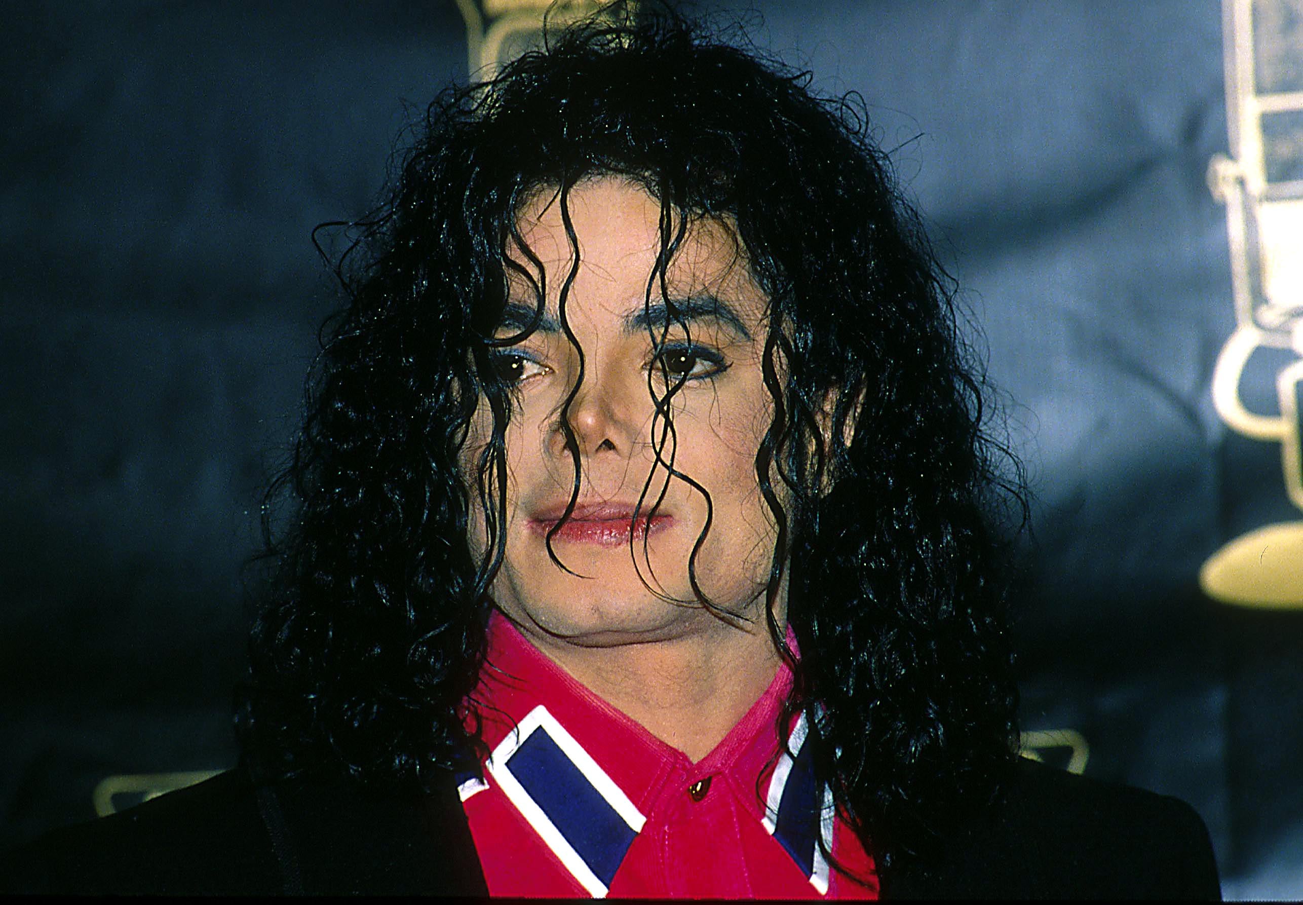 Paris Jackson se dezice de filmul despre tatăl ei: „Știe exact ce a făcut Michael Jackson”. Tânăra ține legătura cu familia unor presupuse victime ale „Regelui Pop”