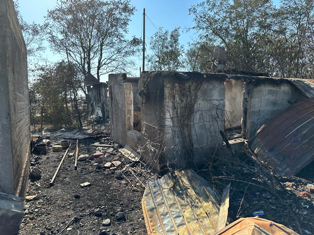 FOTOREPORTAJ Pompierii încă intervin în zona exploziei, oamenii spun că n-au primit ajutor: „Stăteam lângă o bombă și nu știam!”