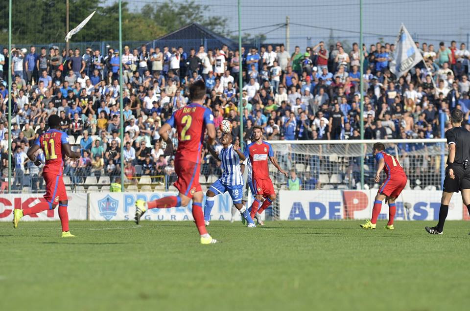 Liga I. CS U Craiova - Steaua 1-2. Olteni, pârliţi de un oltean: arbitrul Comănescu! ^Tade a adus victoria campioanei dintr-un penalty controversat / FOTO