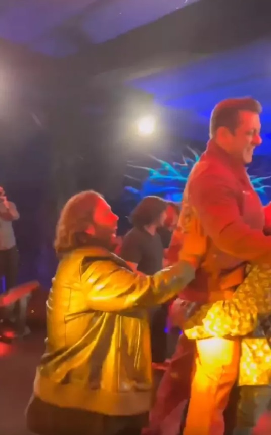Salman Khan, fără Iulia Vântur la nunta fiului celui mai bogat om din India. Cine l-a însoțit pe actor și ce făcea în acest timp românca