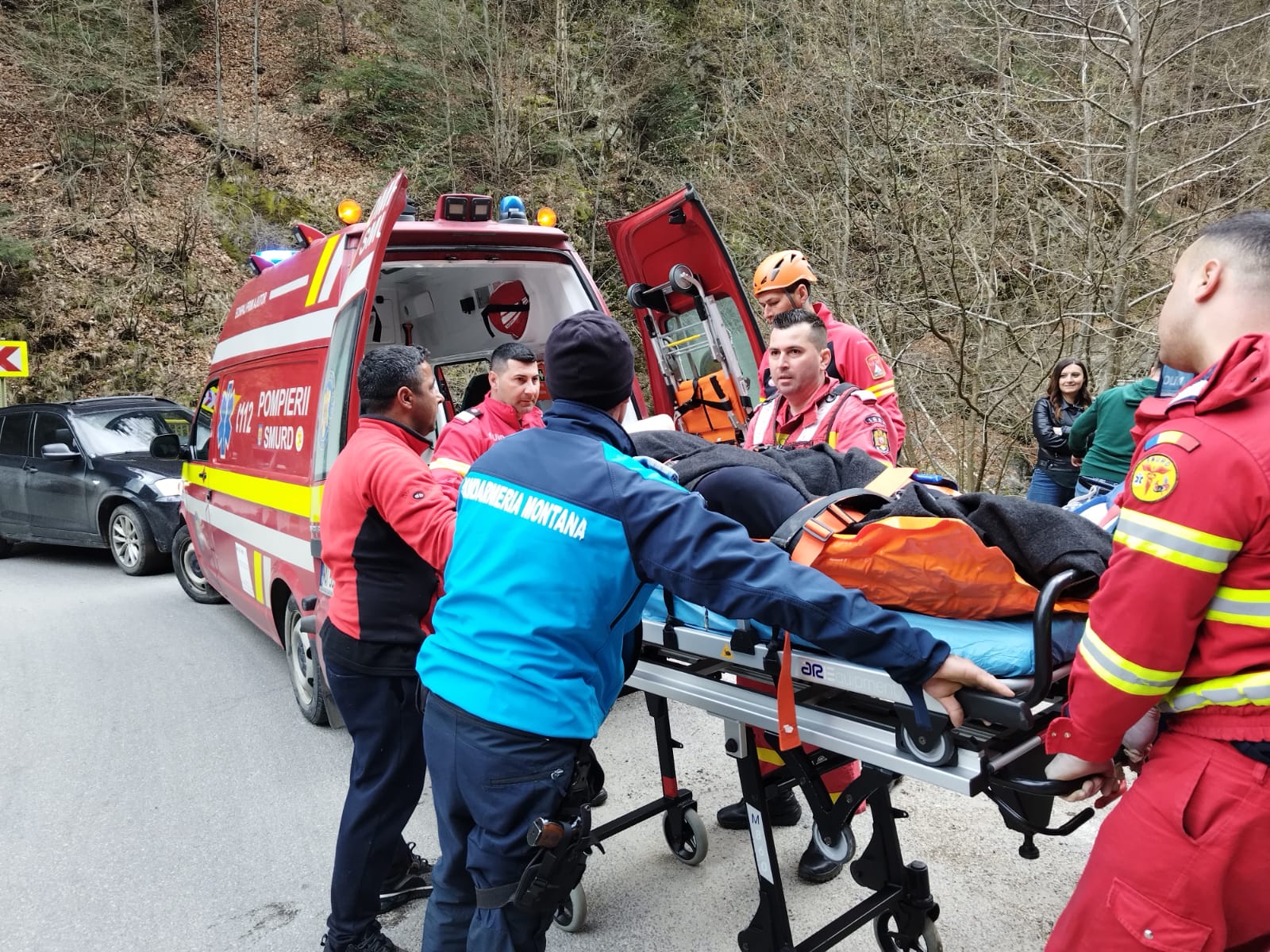 Un bărbat din Curtea de Argeş, recuperat de salvatori după ce a căzut în Canionul Valea lui Stan