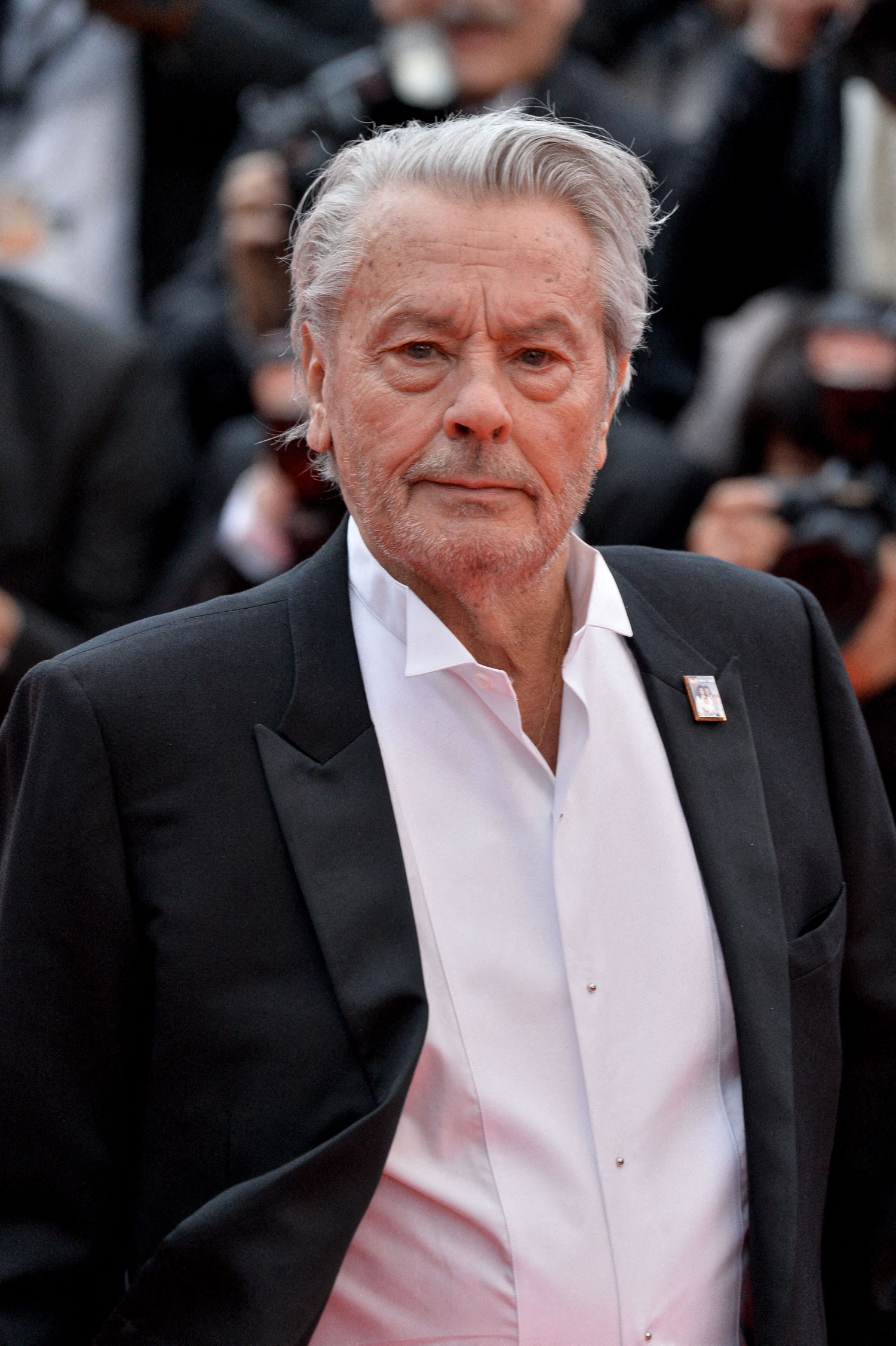 Când și unde va fi înmormântat Alain Delon. Actorul a cerut să fie lângă câinii săi