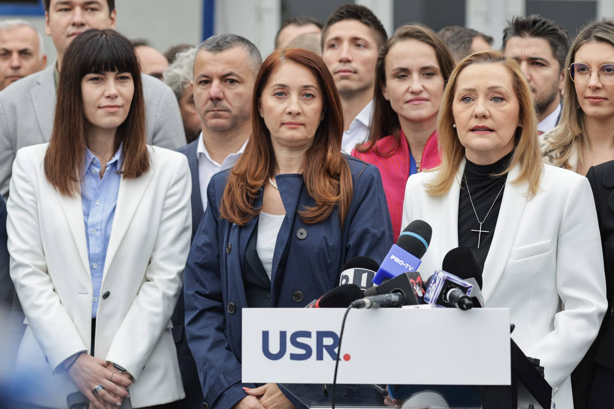 Elena Lasconi și-a depus candidatura la prezidențiale. Atac la Nicolae Ciucă: „Asta știe să facă, să execute ordine” | VIDEO