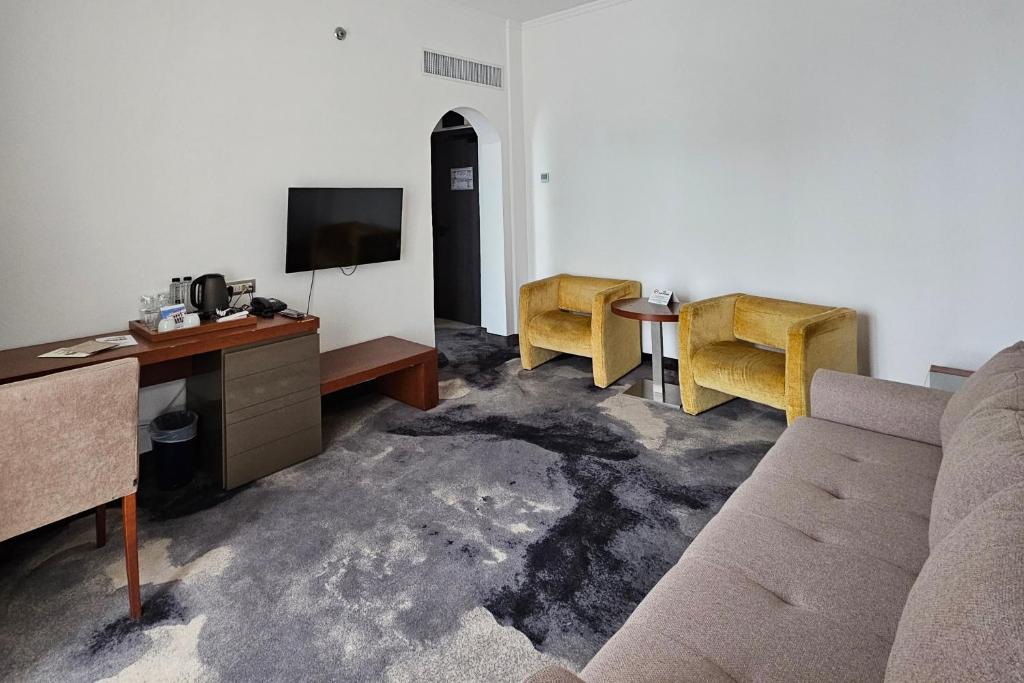 Cât costă o noapte de cazare în hotelul lui Gică Hagi din Mamaia în plin sezon estival 2025. Locația, renovată recent cu 2 milioane de euro