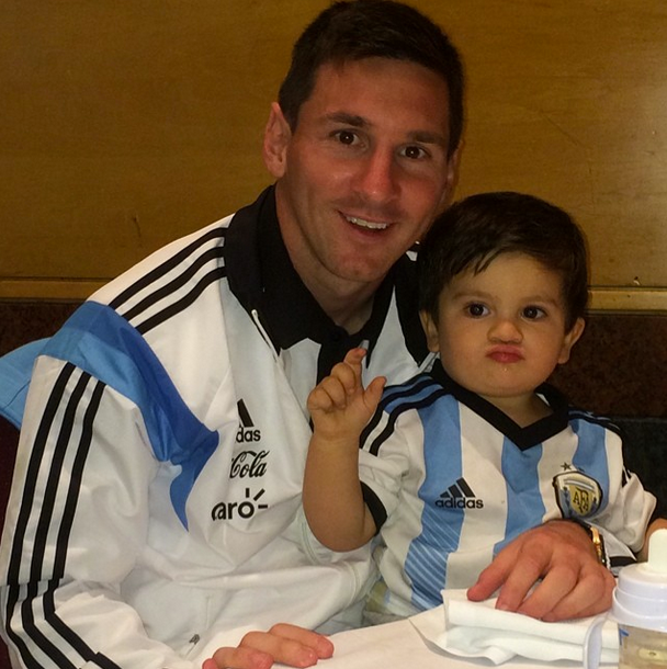 Messi şi-a serbat ziua de naştere în cantonament. Cadou-surpriză de la soţie