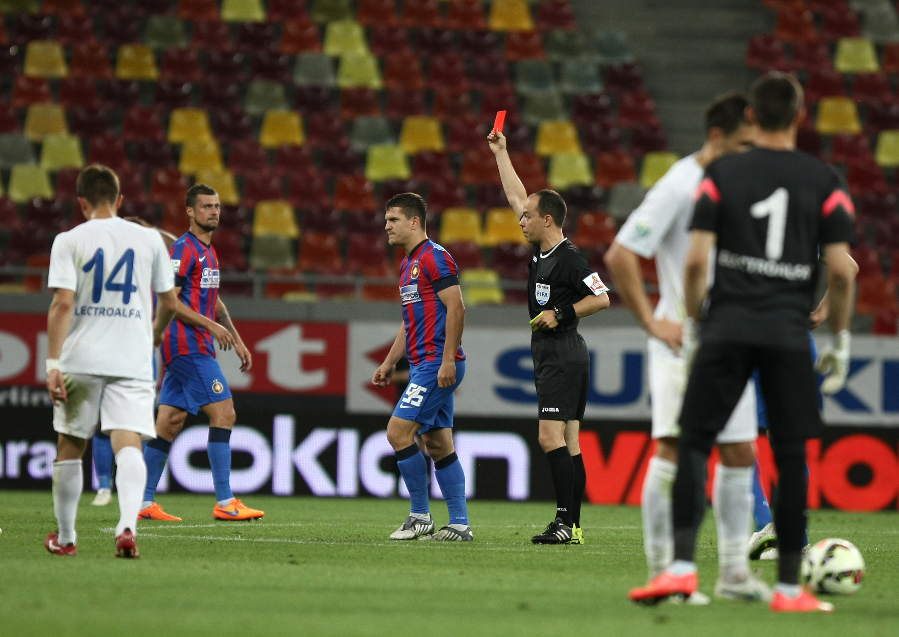 ASTRA - ASA 3-1 şi STEAUA - FC BOTOŞANI 2-0. Rocada mare / VIDEO