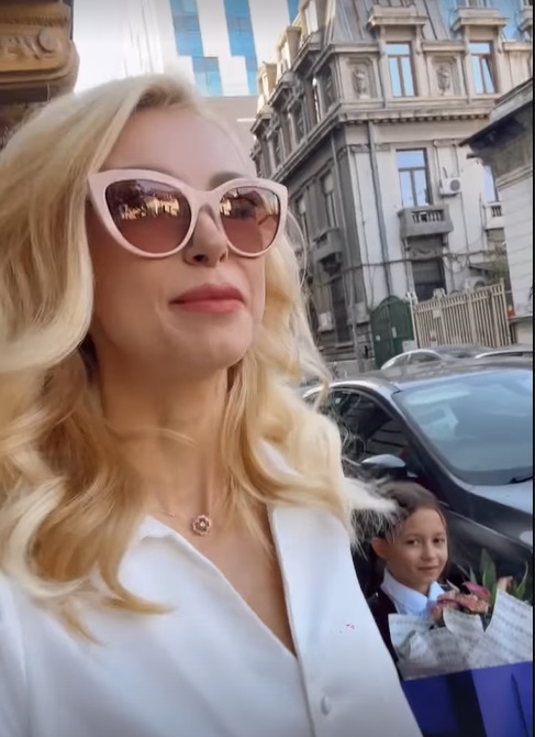 Andreea Bălan și George Burcea, prezenți în prima zi de școală a fetelor. Cum s-au pozat alături de Ella și Clara