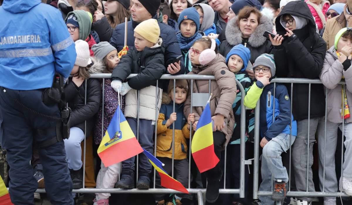 Ce nu s-a văzut la TV de la parada militară de 1 Decembrie, la Arcul de Triumf din București