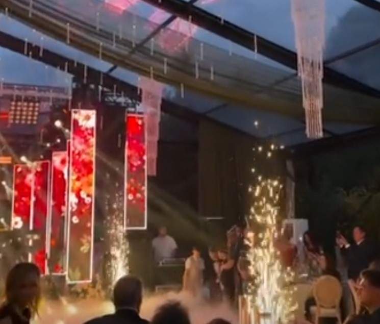 Imagini de la nunta nepoatei lui Gigi Becali. Patronul FCSB a lipsit, dar și-a trimis fiica în loc