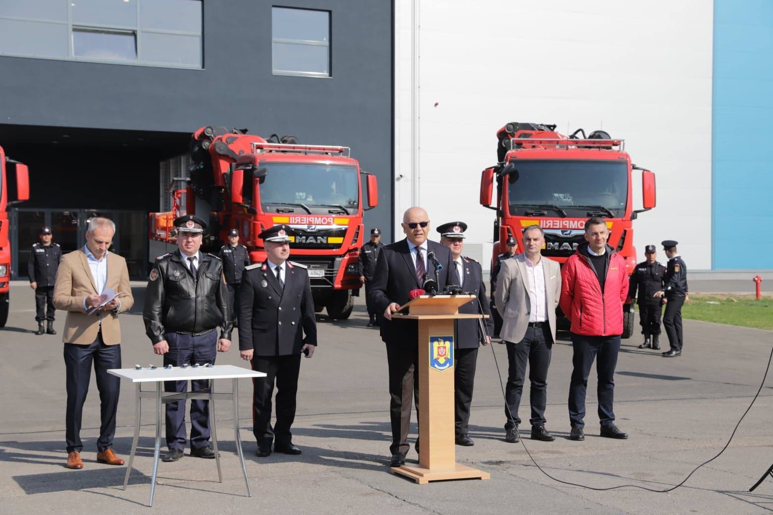 Pompierii din șase județe au primit autospeciale noi. Automacarale pentru misiuni de căutare și salvare (GALERIE FOTO)