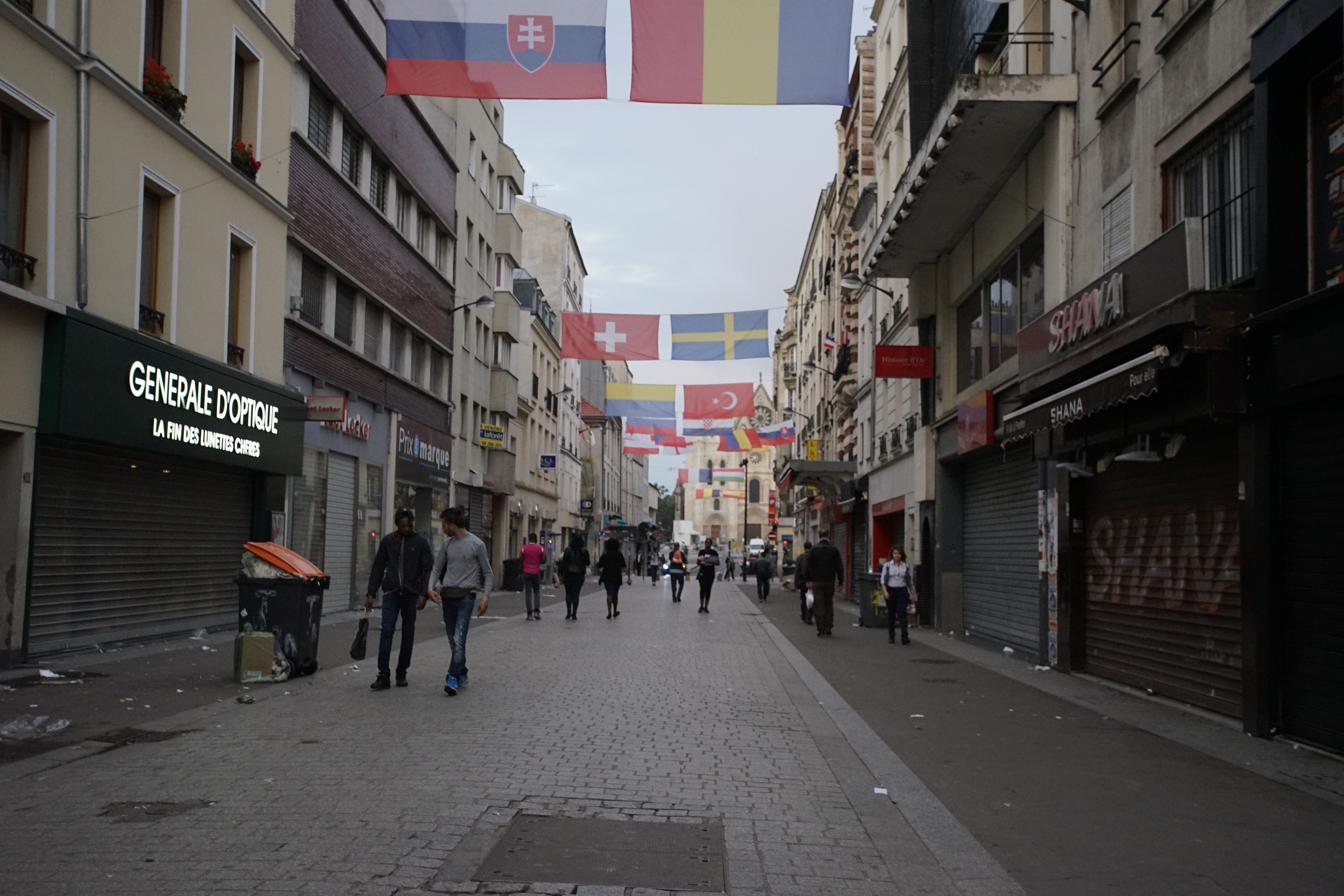 Euro 2016. Reportaj din infernul de la Saint-Denis. Vineri jucăm aici, pe Stade de France, cu gazdele! ”Explodează câte o bombă la două săptămâni și se trage cu Kalașnikovul” EXCLUSIV&FOTO